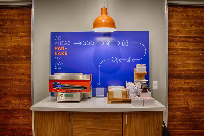 Holiday Inn Express Montreal Airport - St-Laurent by IHG, Montreal, Канада