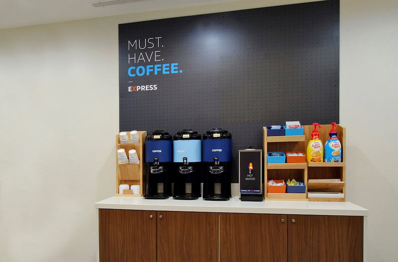 Holiday Inn Express Montreal Airport - St-Laurent by IHG, Montreal, Канада