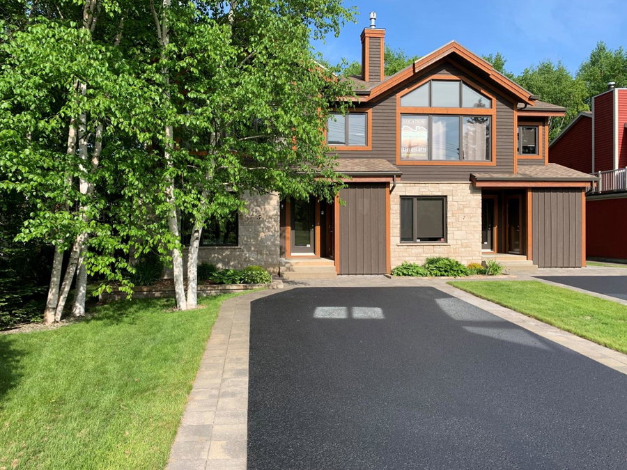 Hébergement JFL, Saint-Férréol-les-Neiges, Canada