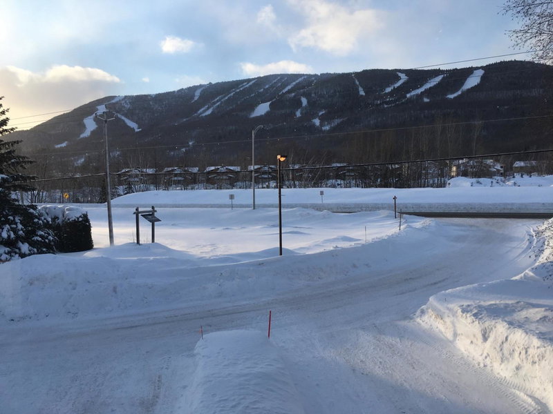 Hébergement JFL, Saint-Férréol-les-Neiges, Canada