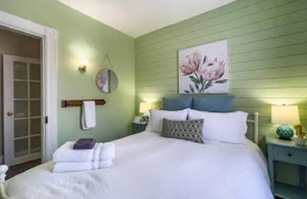 Rocklyn Inn Bed & Breakfast, Grey Highlands, Canada