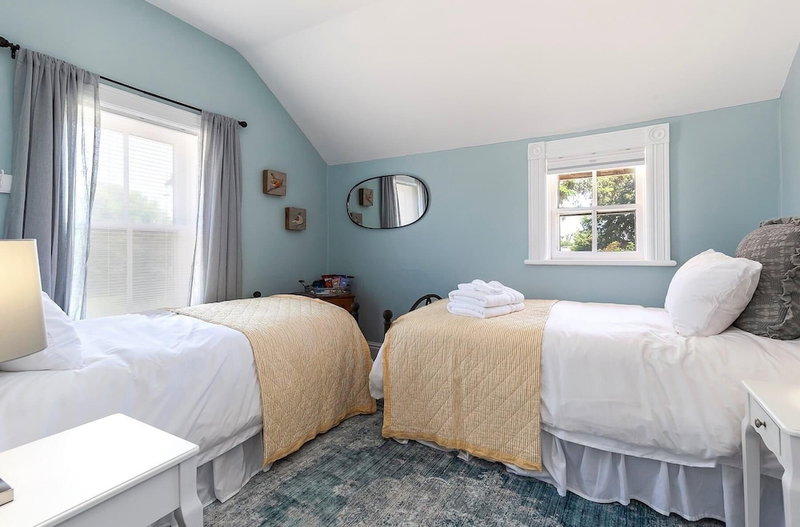 Rocklyn Inn Bed & Breakfast, Grey Highlands, Canada
