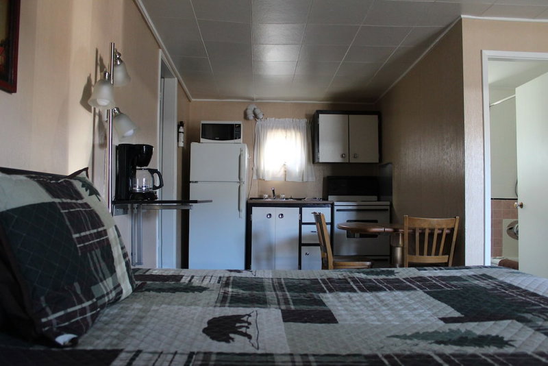 Nomad motel, Clinton, Canada