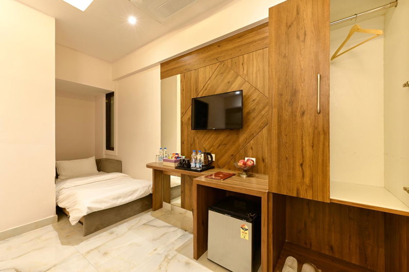 Hotel Avalon Palms Agra, Agra, India