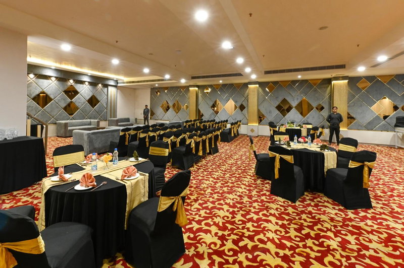 Hotel Avalon Palms Agra, Agra, India