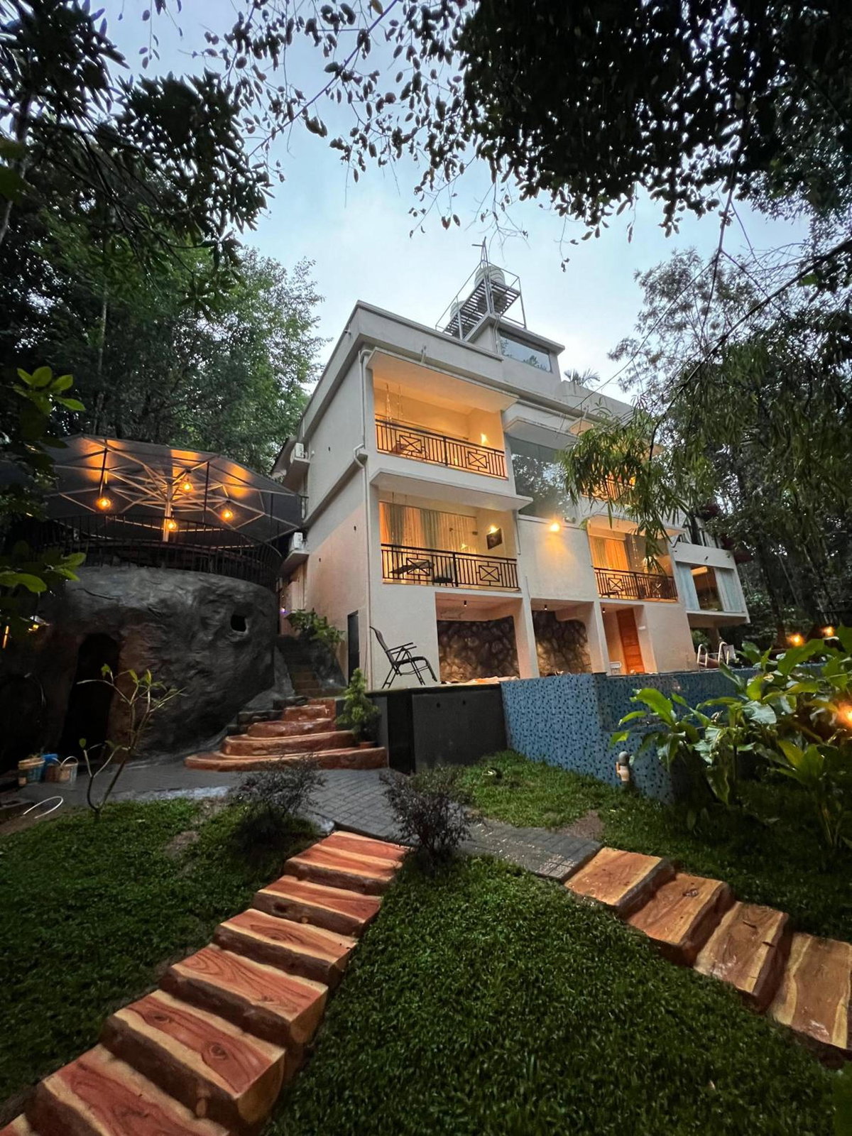 Hotel · Hunters Hideout Resort, Wayanad
