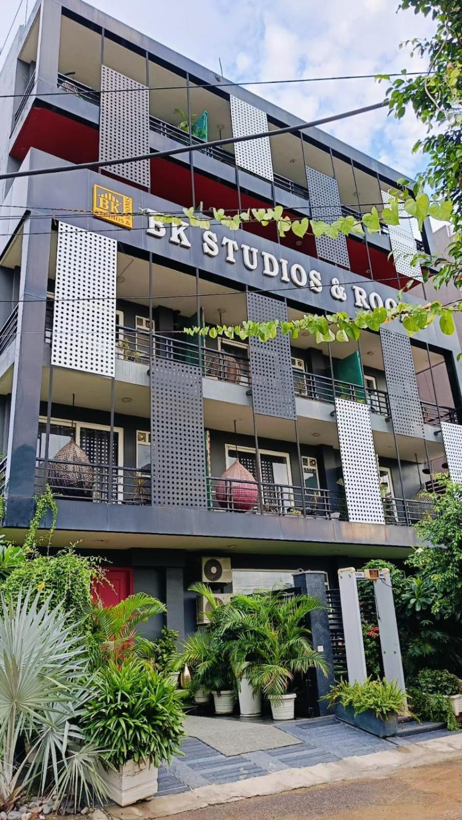 BK Studio And Rooms Near Huda City Centre, India