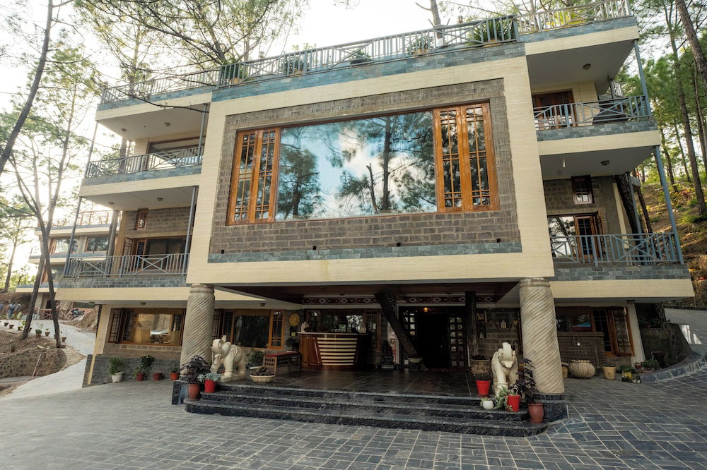 Hotel · Chillaru Resort, Solan