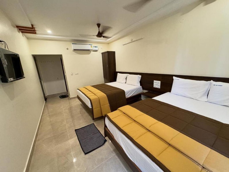 Hotel Dkr Grand, Tirupati, Индия