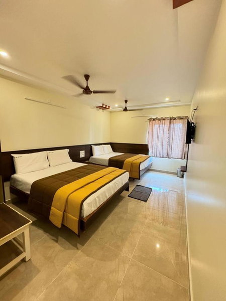 Hotel Dkr Grand, Tirupati, Индия