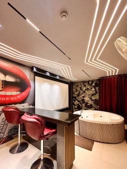 Orsom Stays Sassy Jacuzzi Rooms - Sector 42 Gurgaon, Gurgaon, India