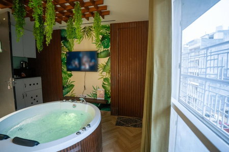Orsom Stays Sassy Jacuzzi Rooms - Sector 42 Gurgaon, Gurgaon, India