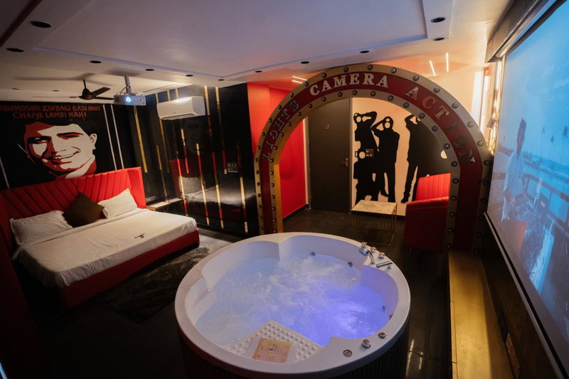 Orsom Stays Sassy Jacuzzi Rooms - Sector 42 Gurgaon, Gurgaon, India