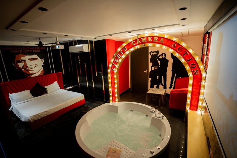 Orsom Stays Sassy Jacuzzi Rooms - Sector 42 Gurgaon, Gurgaon, India