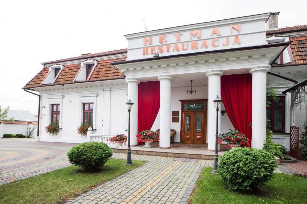 Dwór Hetman, Pologne