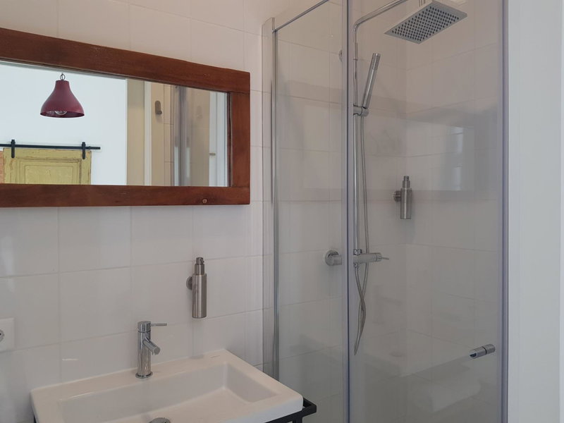 Cork Train Station Guesthouse, Esmoriz, Portugal