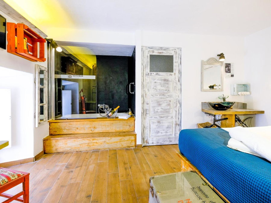 Lovin Book Guesthouse, Óbidos, Portugal