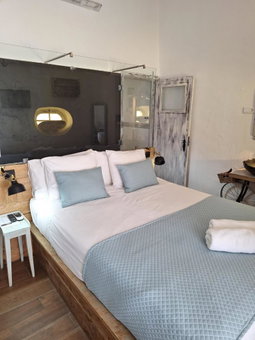 Lovin Book Guesthouse, Óbidos, Portugal
