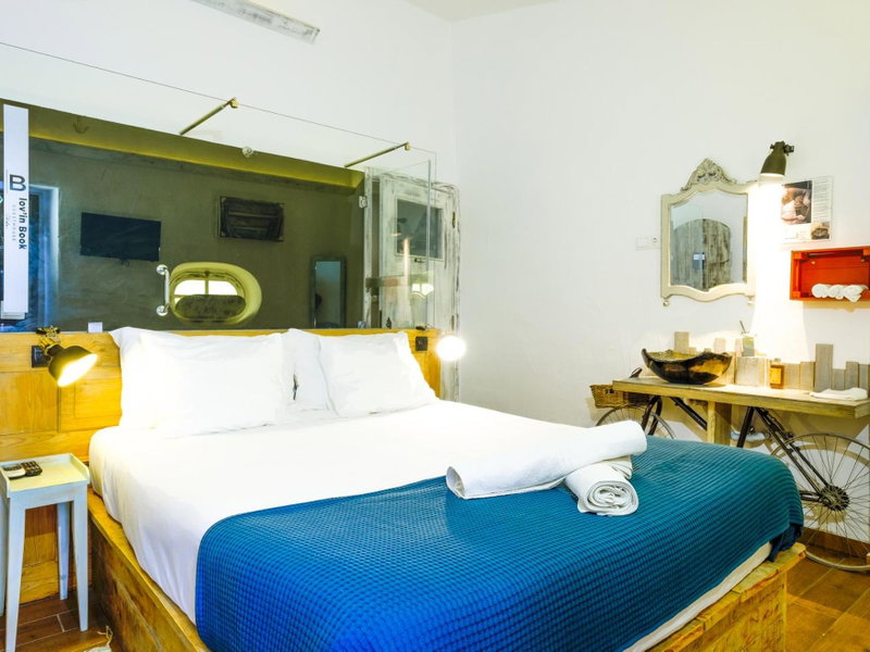 Lovin Book Guesthouse, Óbidos, Portugal