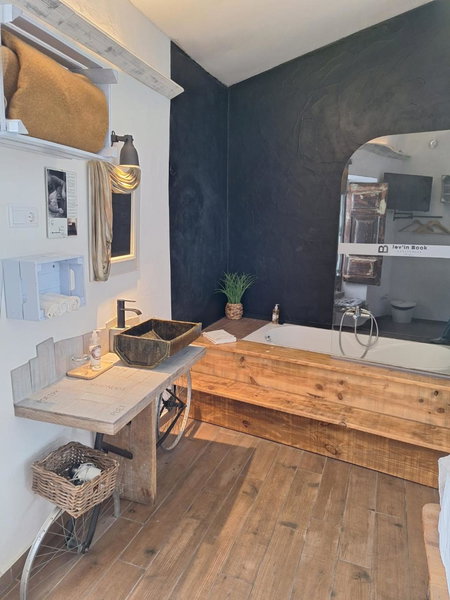 Lovin Book Guesthouse, Óbidos, Portugal