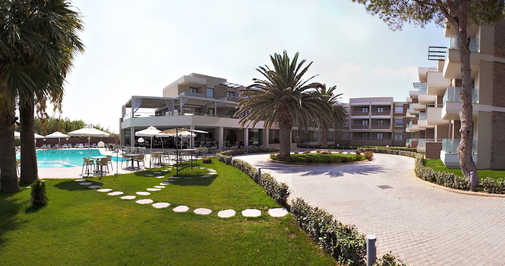 Elysion Hotel, Grèce