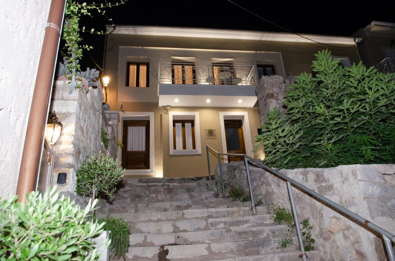 Leone suites, Nafpaktos, Greece