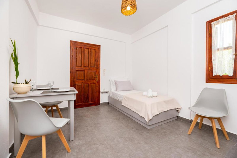 Marina's Studios, Perivolos, Greece