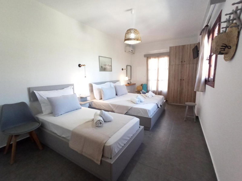 Marina's Studios, Perivolos, Greece