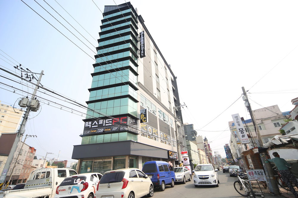 Dinos Hotel, South Korea