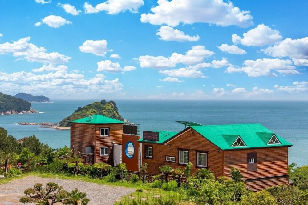 Hotel · Pado Hyanggi Pension, Geoje