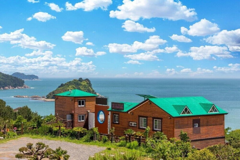 Pado Hyanggi Pension, Geoje, South Korea