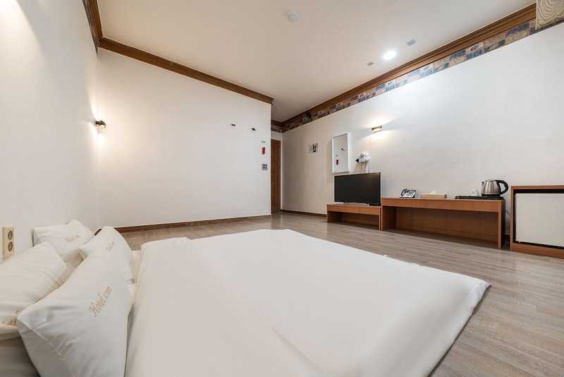 Suanbo Hotel Screen, Chungju, South Korea