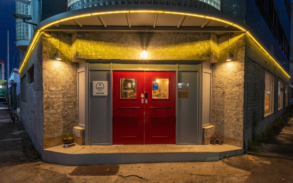호텔 · Mireuk Mireuk Hostel, Tongyeong