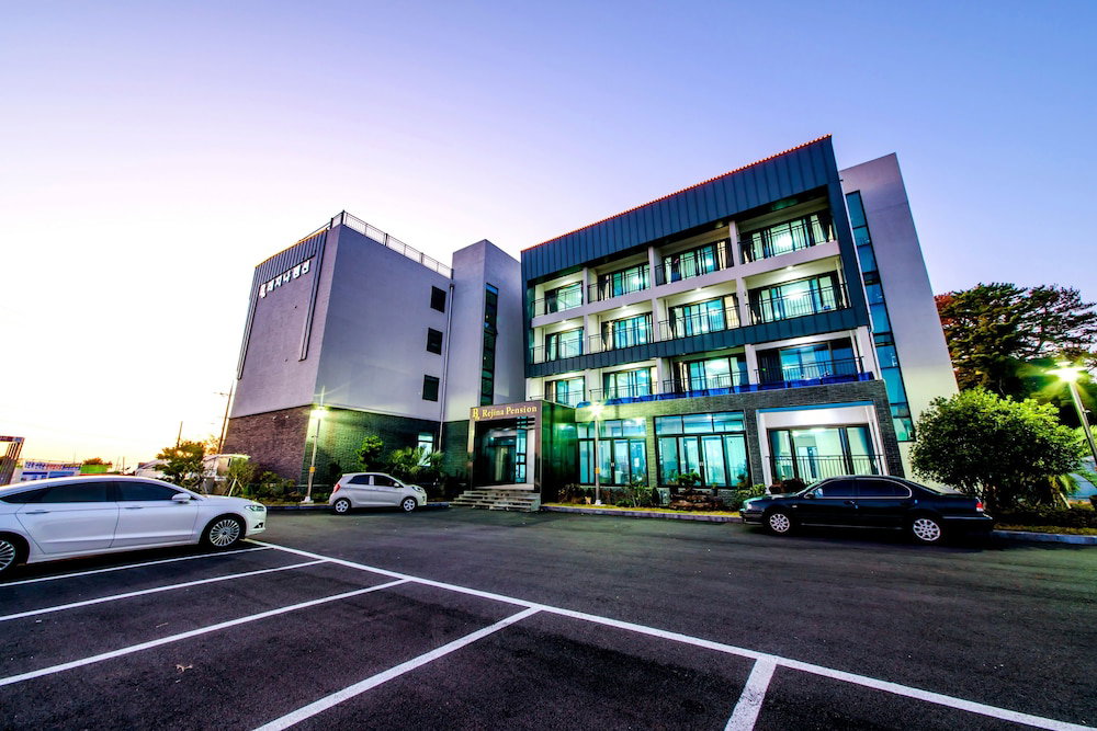 Hotel · Rejina Pension, Seogwipo