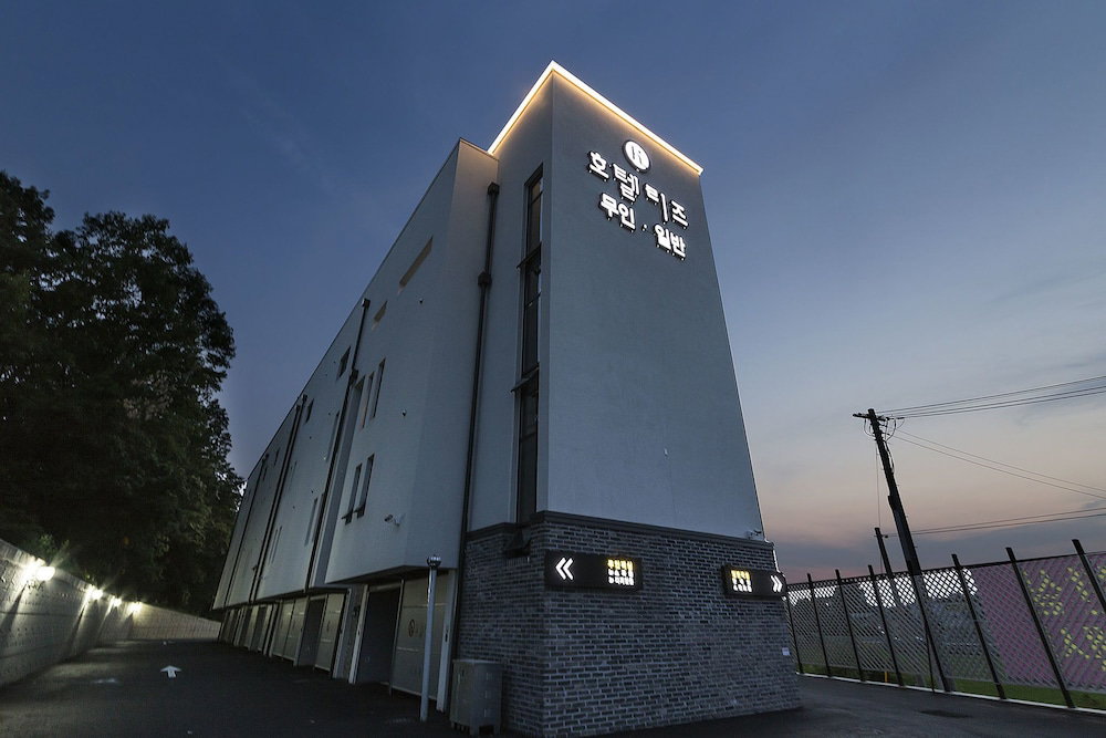 Hotel Leeds, South Korea