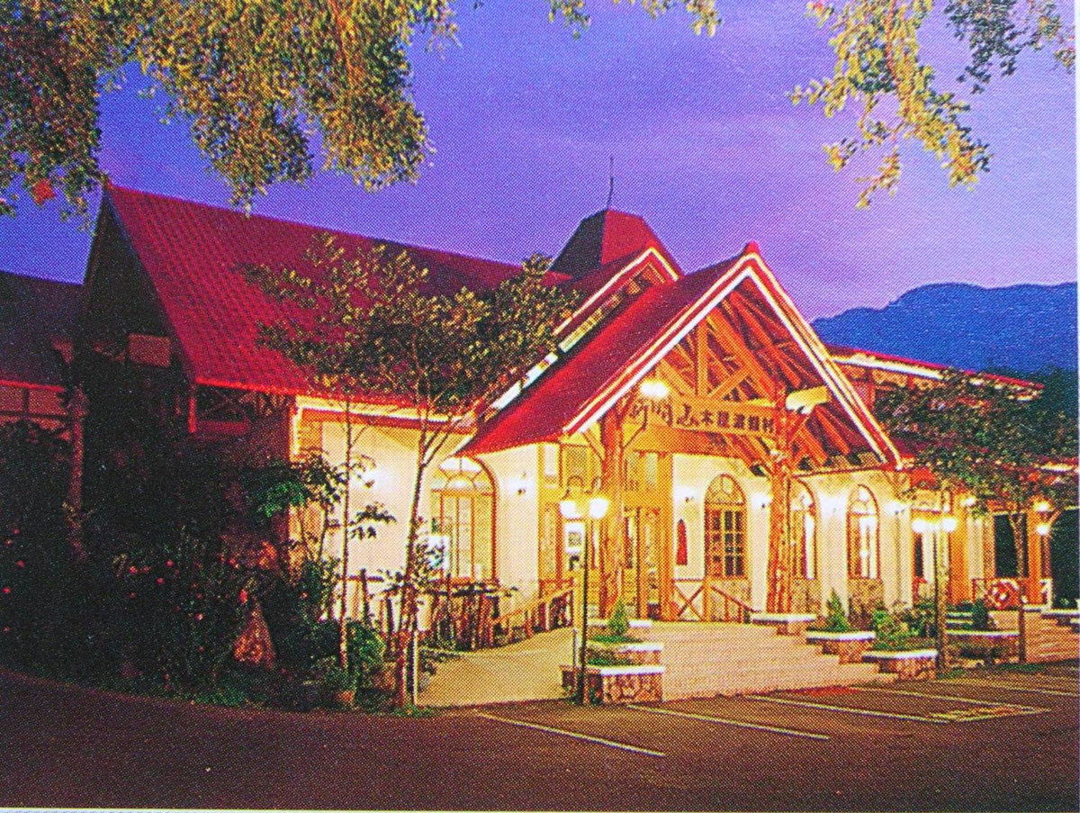 酒店 · Shinmingshan Holiday Inn, Lugu