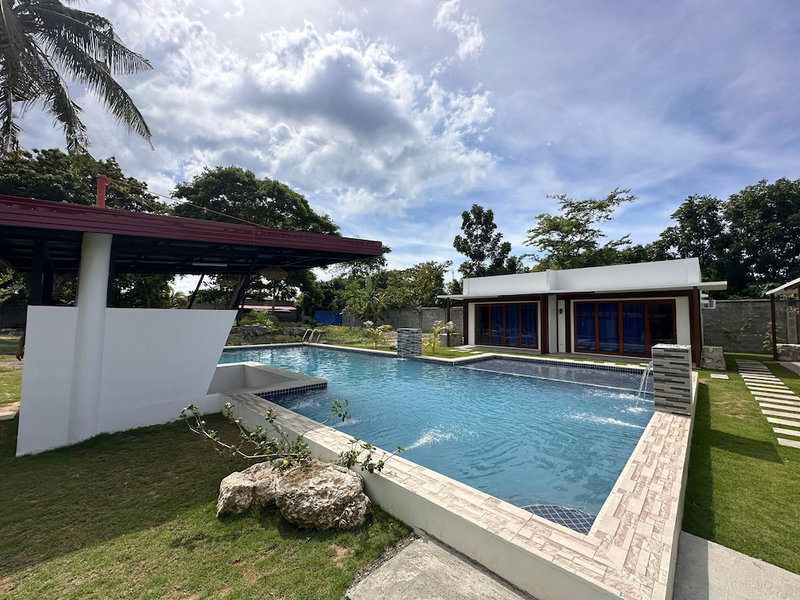 Bluewaves Hostel & Villa Panagsama by Hiverooms, Moalboal, Philippines