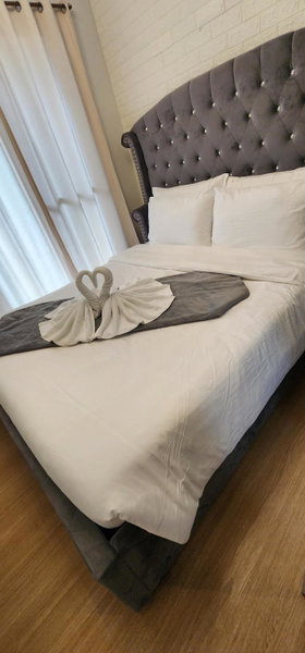 Cozy Condo at Pine Suites Tagaytay with WIFI Netflix & Pool, Tagaytay, Philippines