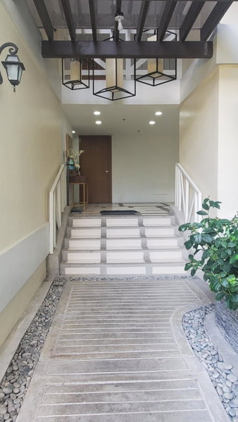 Cozy Condo at Pine Suites Tagaytay with WIFI Netflix & Pool, Tagaytay, Philippines