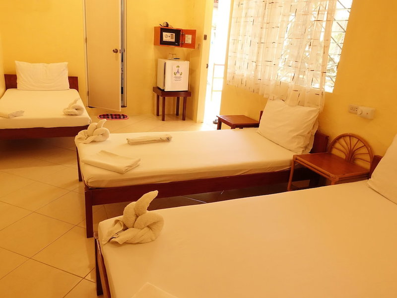 Blue Abyss Resort, Moalboal, Filipinas
