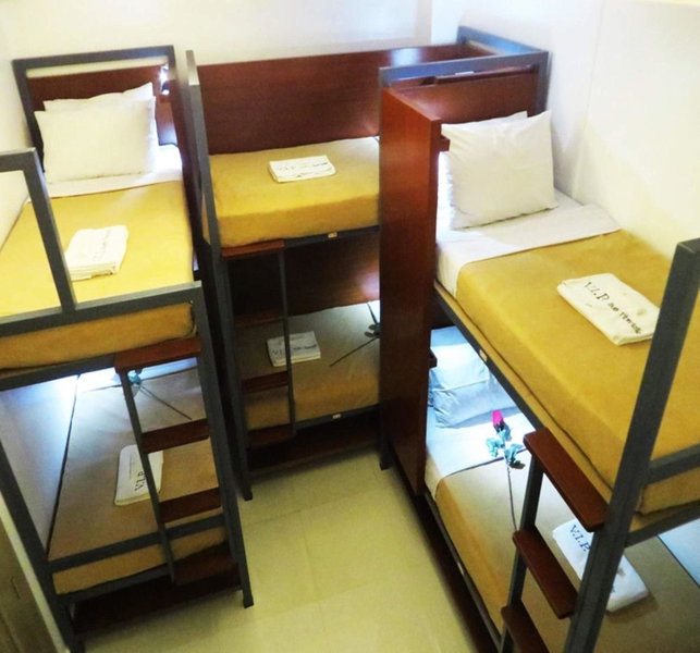 Townhouse OAK Makati Manila Near PNR Pasay Evangelista formerly VIP Suites, Manila, Филиппины