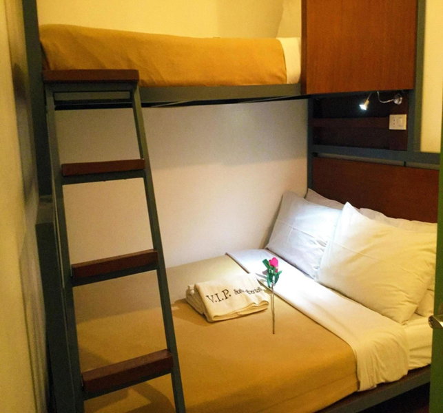 Townhouse OAK Makati Manila Near PNR Pasay Evangelista formerly VIP Suites, Manila, Филиппины