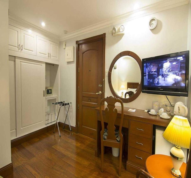 Townhouse OAK Makati Manila Near PNR Pasay Evangelista formerly VIP Suites, Manila, Филиппины