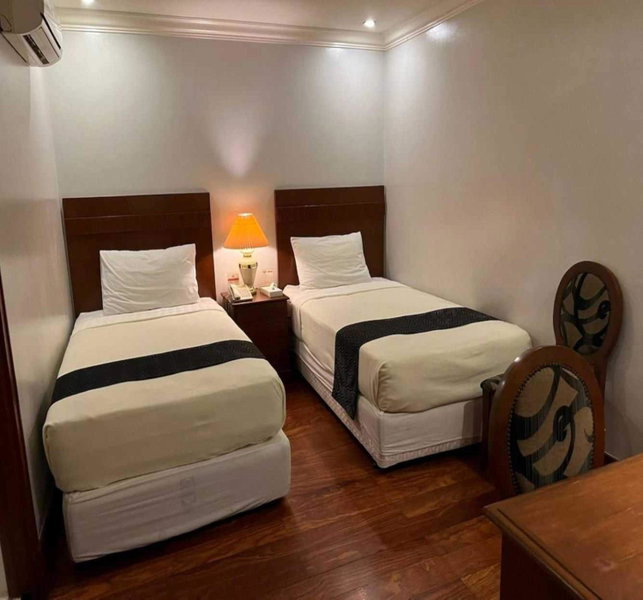 Townhouse OAK Makati Manila Near PNR Pasay Evangelista formerly VIP Suites, Manila, Филиппины