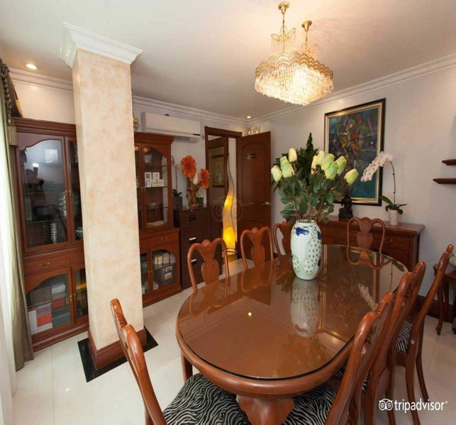 Townhouse OAK Makati Manila Near PNR Pasay Evangelista formerly VIP Suites, Manila, Филиппины