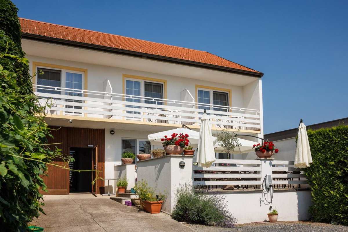Hotel · Pension Laubenhof, Mörbisch Am See
