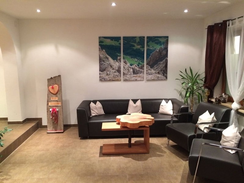 Gasthof Pension Aschlandhof, Obsteig, Austria