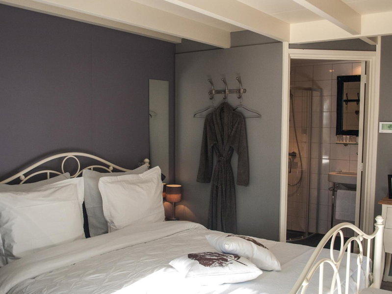 Bed & Breakfast De Schuur Inn, Numansdorp, The Netherlands