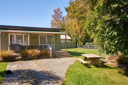Accommodation Fiordland The Bach - One Bedroom Cottage at 226B Milford Road, Te Anau, New Zealand