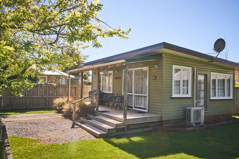 Accommodation Fiordland The Bach - One Bedroom Cottage at 226B Milford Road, Te Anau, New Zealand